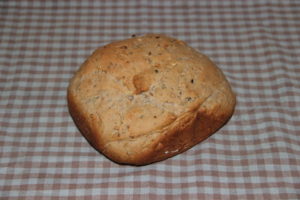 хлеб с чесноком и грецкими орехами в хлебопечке