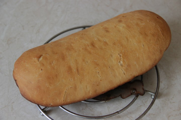 Пшеничный хлеб с маком и изюмом